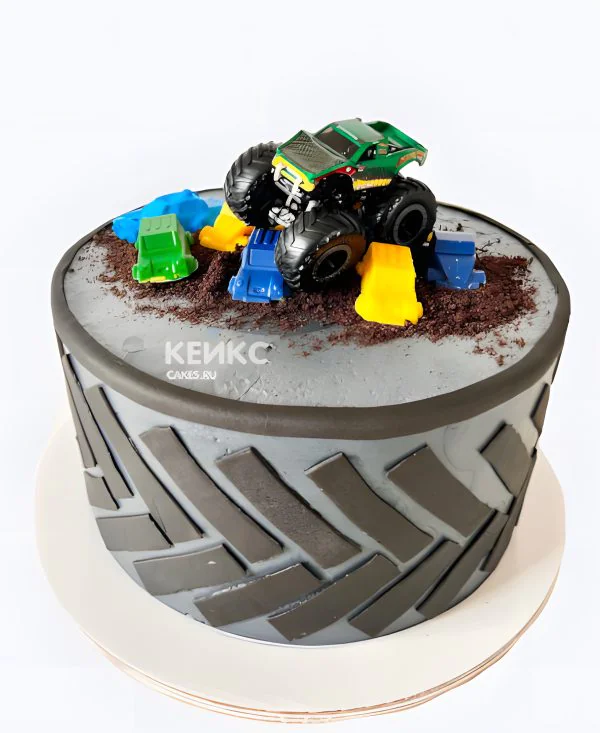 Торт в виде колеса с джипом Фото