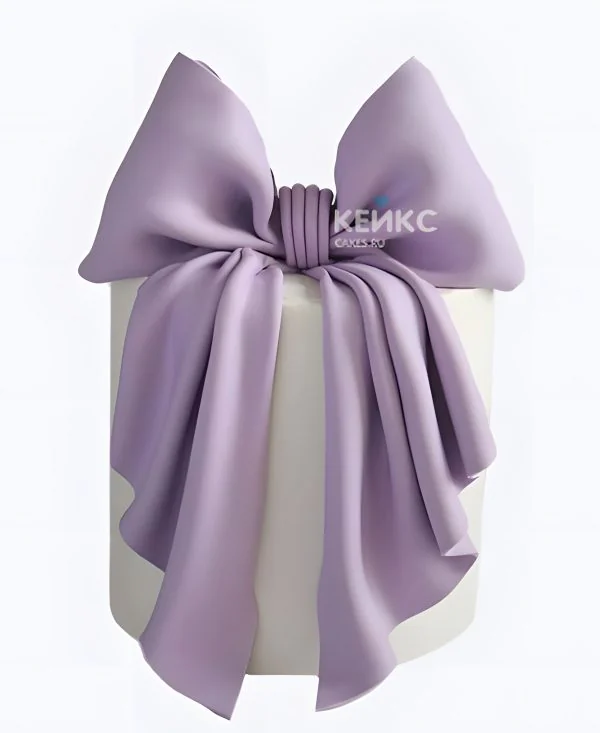 Белый торт девочке с большим сиреневым бантом Белый торт девочке с большим сиреневым бантом Фото