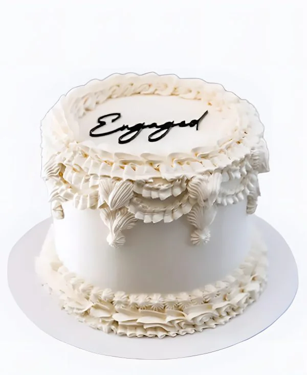Белый торт в стиле Ламбет на сватовство Белый торт в стиле Ламбет на сватовство Фото