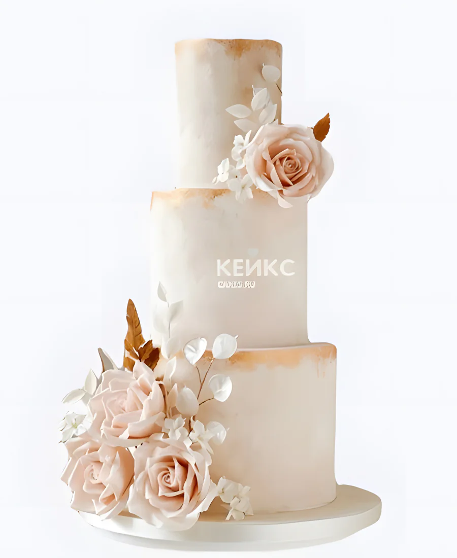 Бежевый свадебный торт с розами на ветке Фото