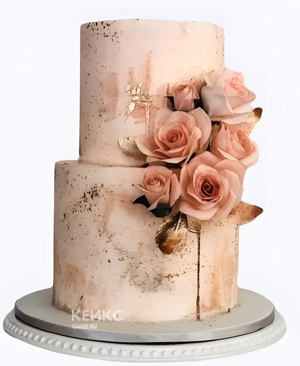 Бежевый свадебный торт Цветочная брошь с золотыми вкраплениями Бежевый свадебный торт Цветочная брошь с золотыми вкраплениями Фото