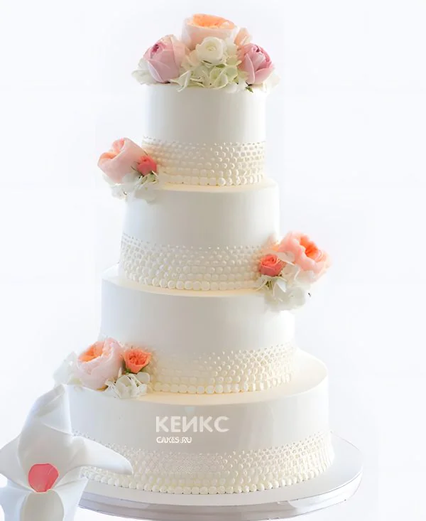 Большой свадебный торт Белоснежный с розами Фото