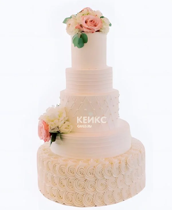 Большой свадебный торт белый с цветами Фото