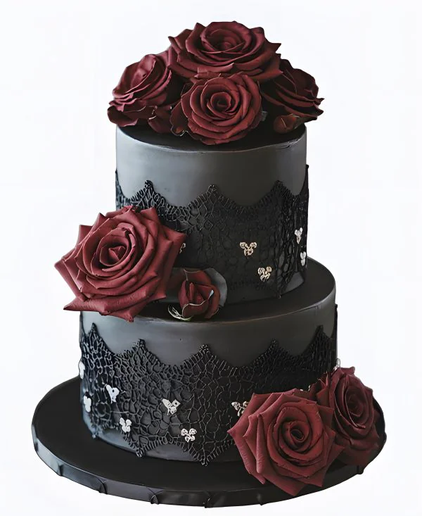 Черный торт с кружевом и розами Фото