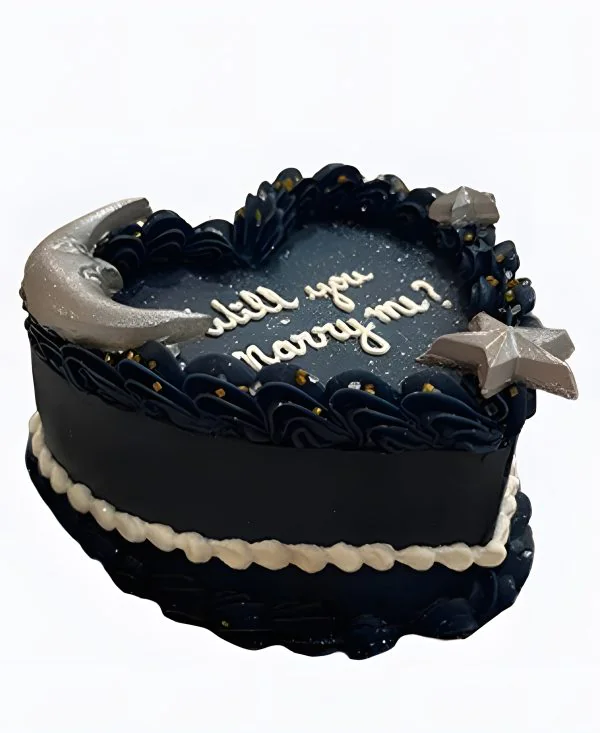 Черный торт в виде сердца с звездами на сватовство Черный торт в виде сердца с звездами на сватовство Фото