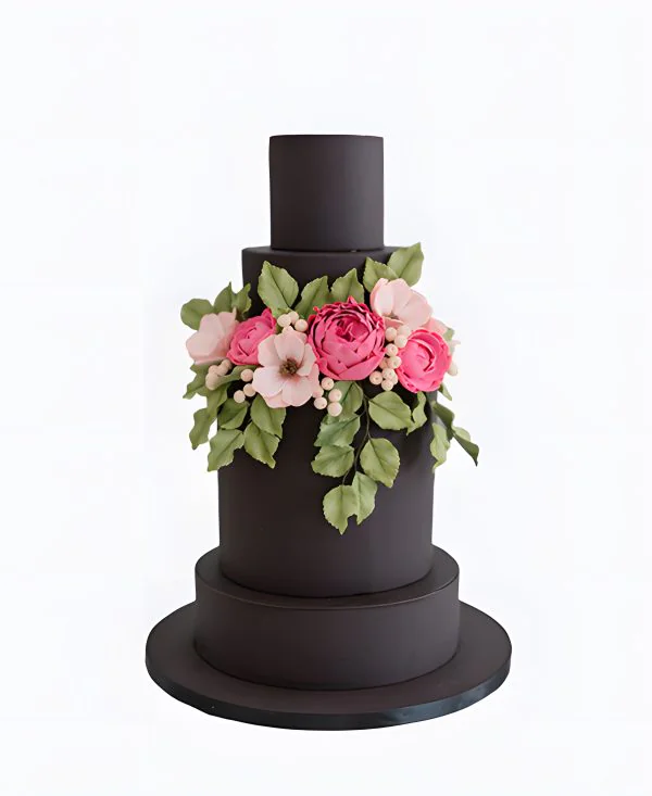 Черный трендовый торт с розовыми цветами на свадьбу Черный трендовый торт с розовыми цветами на свадьбу Фото