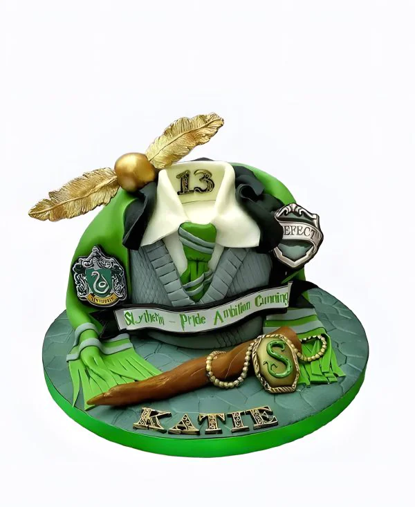 Детский тортик по Гарри Поттеру на 13 лет с гербом и формой Слизерин Детский тортик по Гарри Поттеру на 13 лет с гербом и формой Слизерин Фото