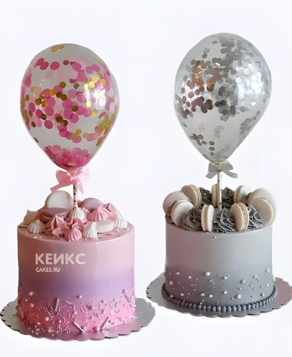 Два красивых тортика с шариками и макарунами для девочек Фото
