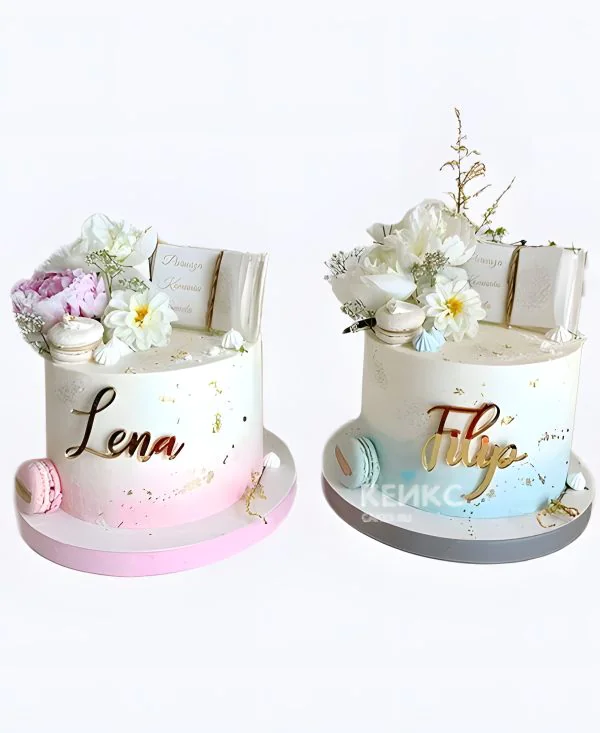 Два нежных тортика с цветами для девочек Фото