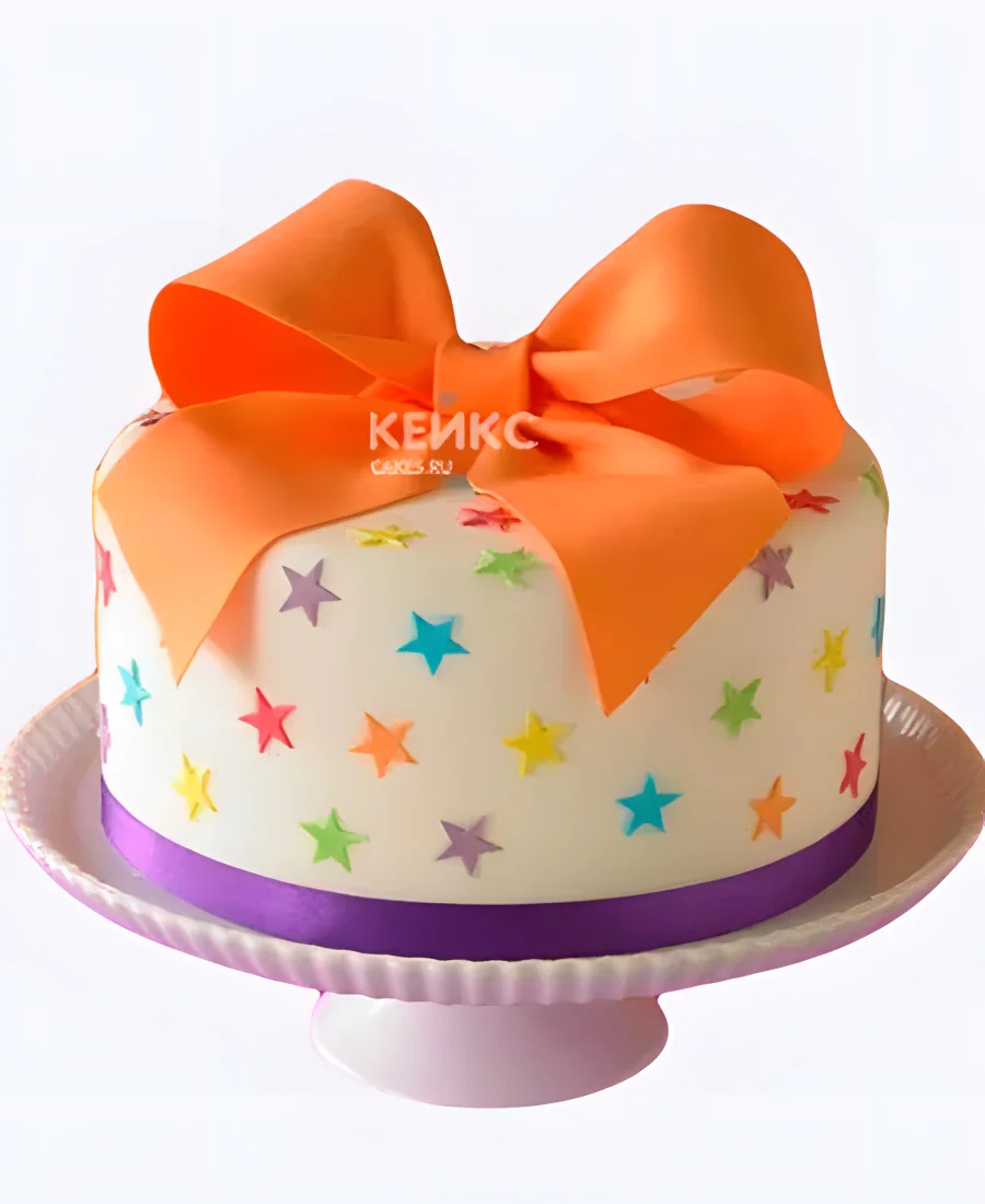 Эстетичный белый тортик с звездочками и оранжевым бантиком для девочки Эстетичный белый тортик с звездочками и оранжевым бантиком для девочки Фото