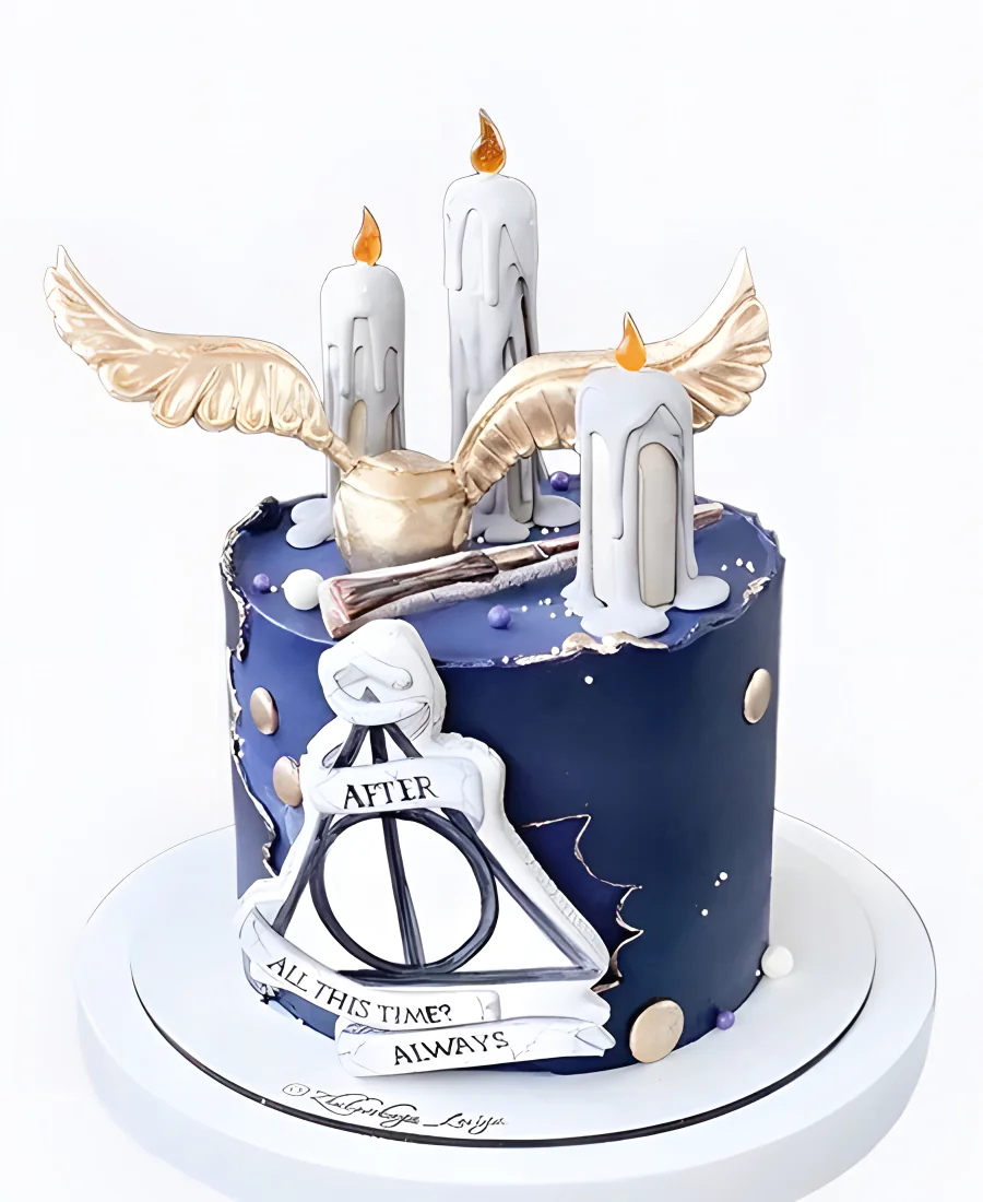 Эстетичный детский торт для Ревенклоу по Гарри Поттеру с свечами Фото