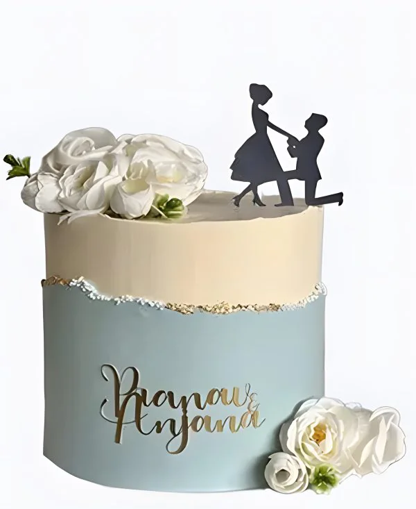 Эстетичный торт на сватовство с белыми цветами Эстетичный торт на сватовство с белыми цветами Фото