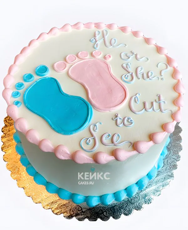 Гендер-торт с следами ножек из крема Фото