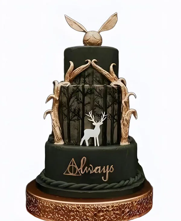 Изящный тортик с лесом и красивым оленем по Гарри Поттеру Изящный тортик с лесом и красивым оленем по Гарри Поттеру Фото