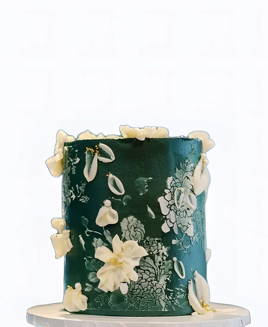 Изумрудный тредовый торт с белыми цветами на свадьбу Изумрудный тредовый торт с белыми цветами на свадьбу Фото