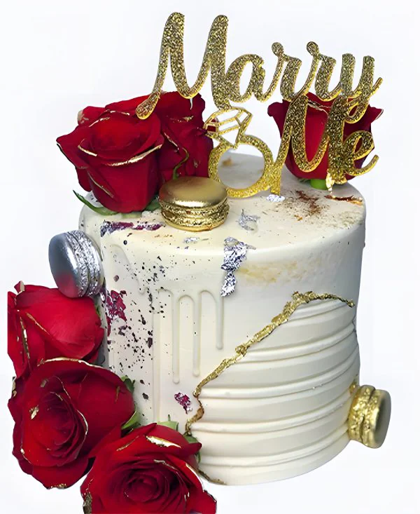 Изящный торт на сватовство с розами и макарунс Изящный торт на сватовство с розами и макарунс Фото