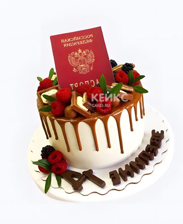 Карамельный торт на 14 лет с ягодами и печеньем Карамельный торт на 14 лет с ягодами и печеньем Фото