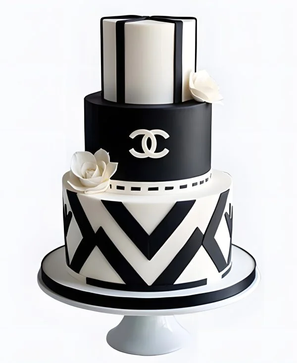 Корпоративный торт черно-белый с белыми цветами Фото