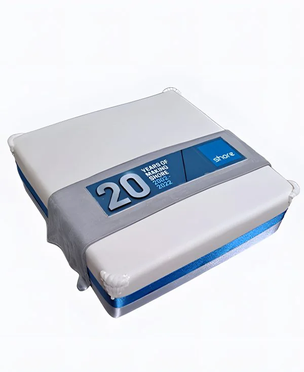 Корпоративный торт квадратный с синей лентой Фото