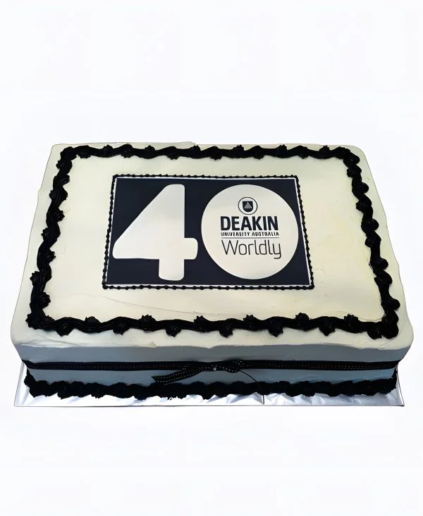Корпоративный торт прямоугольный с черным обрамлением Фото