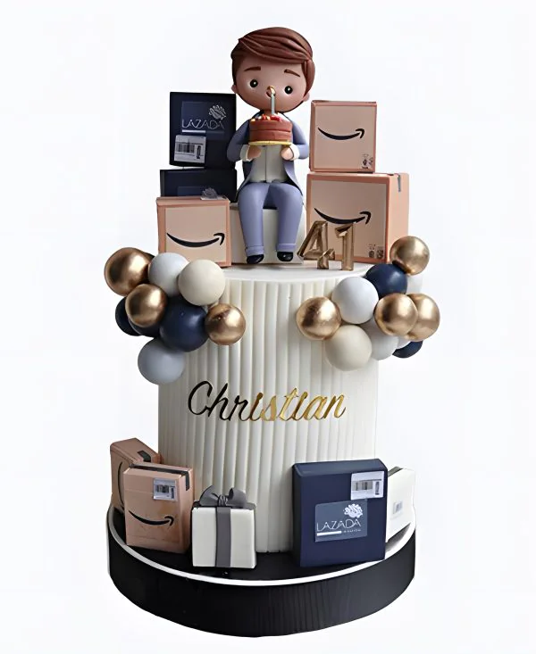 Корпоративный торт с фигуркой и коробками Фото