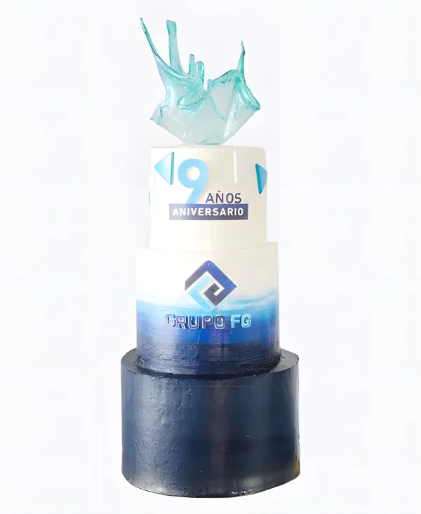 Корпоративный торт с фигуркой Фото