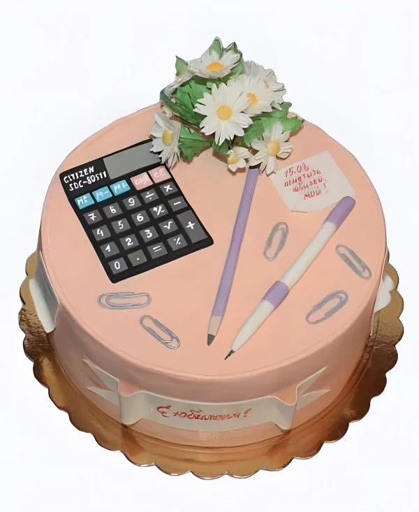Корпоративный торт с калькулятором и ромашками Фото