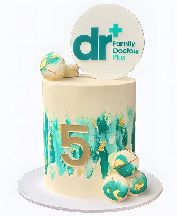 Корпоративный торт с макарон и мазками Фото