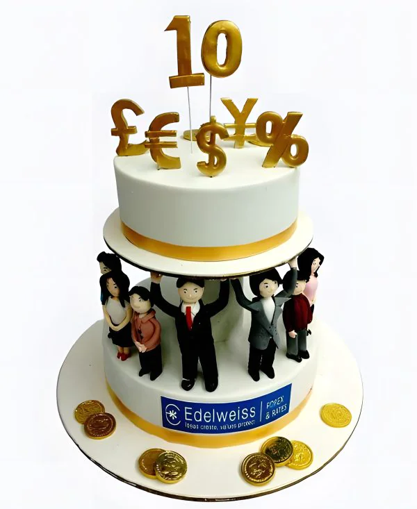 Корпоративный торт с монетками и фигурками Фото