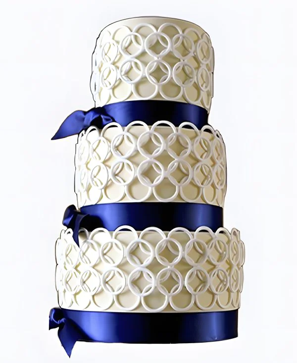 Корпоративный торт с объемными колечками Фото