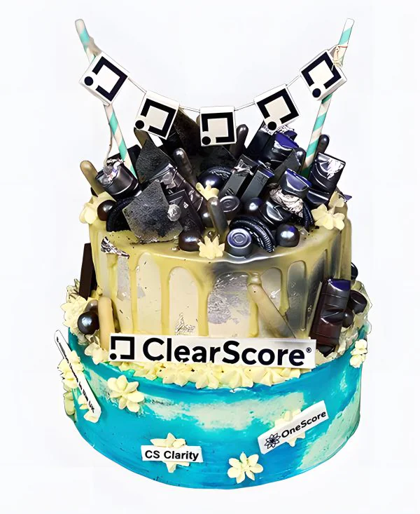 Корпоративный торт с растяжкой и сладостями Фото