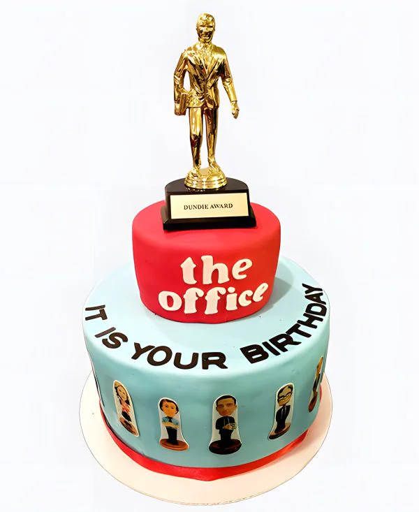 Корпоративный торт с золотой статуэткой Фото