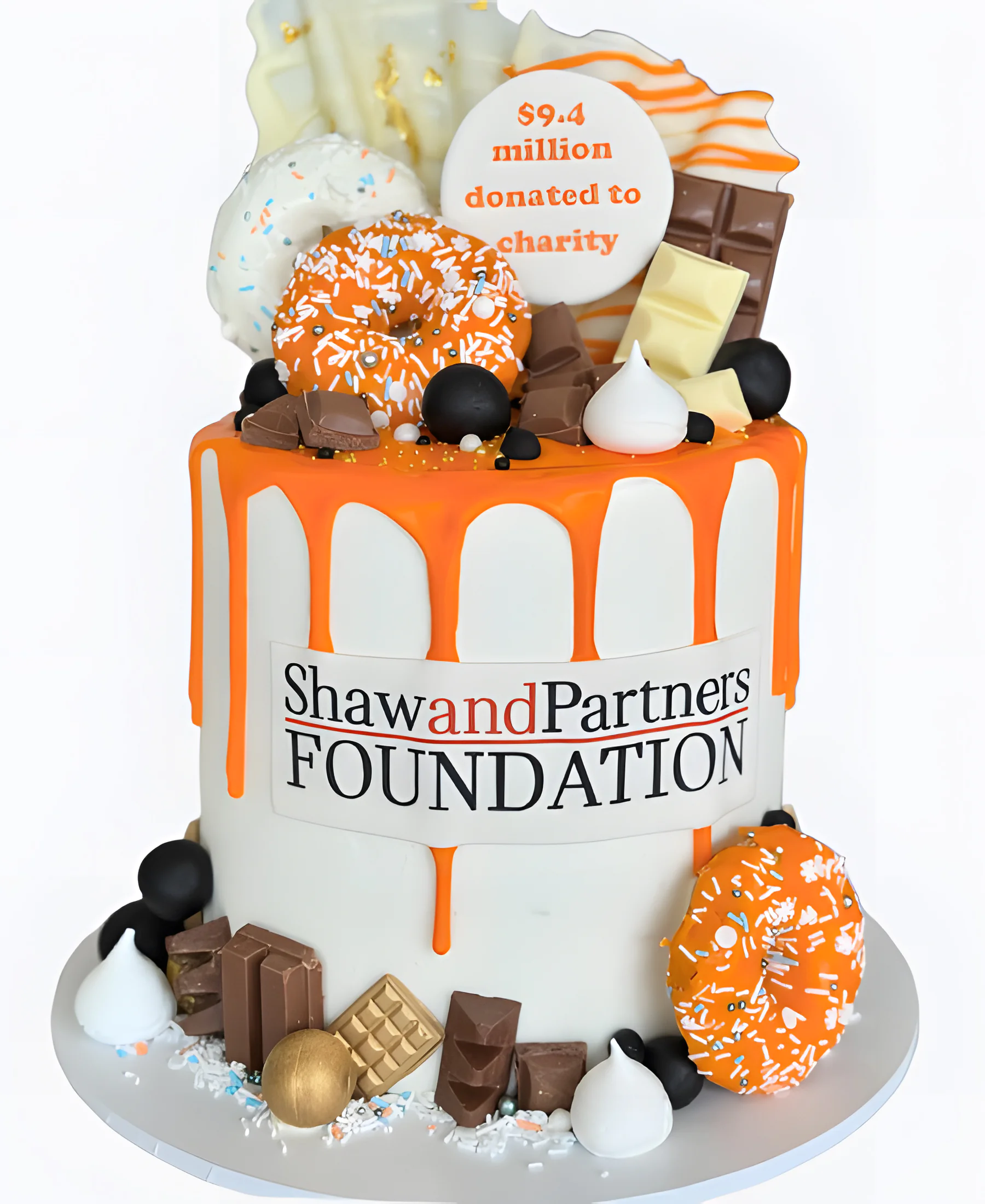 Корпоративный торт со сладостями Фото