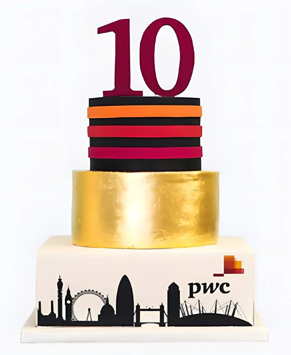 Корпоративный торт в цветах лого и цифрой Фото