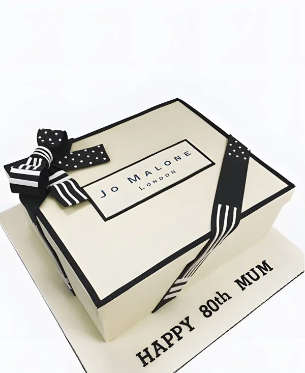 Корпоративный торт в форме коробки с ленточкой Фото