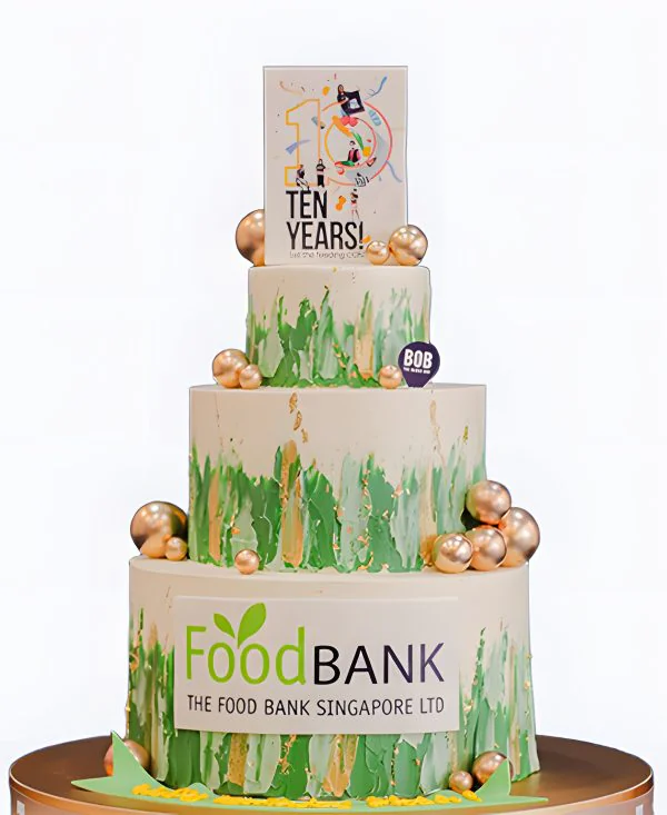 Корпоративный торт Зеленые мазки с шарами Корпоративный торт Зеленые мазки с шарами Фото