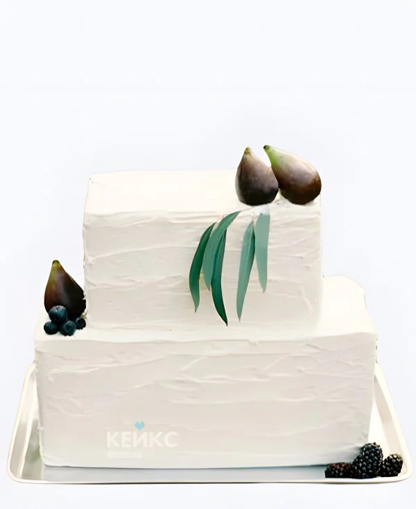 Квадратный свадебный торт с инжиром Фото