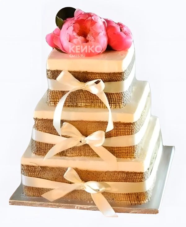 Квадратный свадебный торт с розовыми пионами и джутом с бантиками Квадратный свадебный торт с розовыми пионами и джутом с бантиками Фото