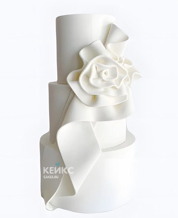 Минималистичный белый мастичный торт на свадьбу Фото