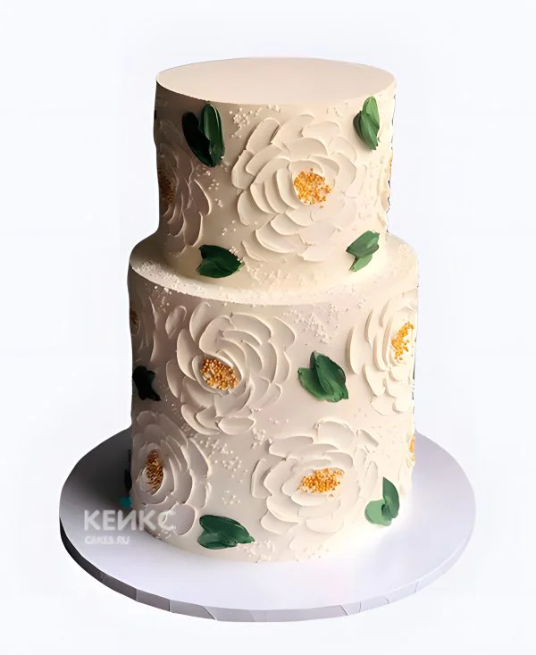 Минималистичный свадебный торт с розами из крема Фото
