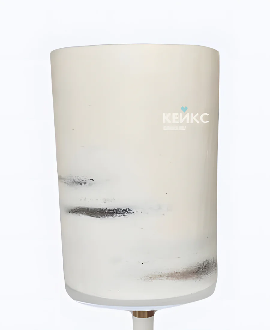 Минималистичный высокий торт на свадьбу Фото