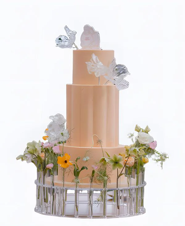 Необычный трендовый торт на свадьбу с живыми цветами Необычный трендовый торт на свадьбу с живыми цветами Фото