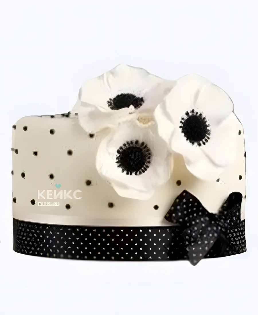 Неотразимый черно-белый тортик с величавшим бантиком и цветами Неотразимый черно-белый тортик с величавшим бантиком и цветами Фото