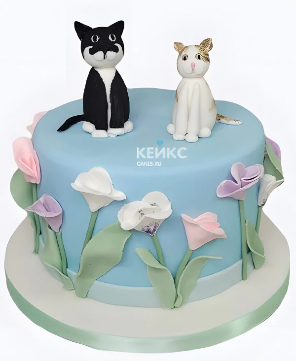 Нежный торт с котиками и цветами Нежный торт с котиками и цветами Фото