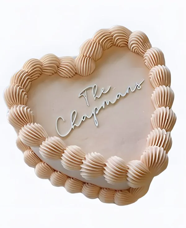 Нежный торт на на сватовство в виде сердца Нежный торт на на сватовство в виде сердца Фото