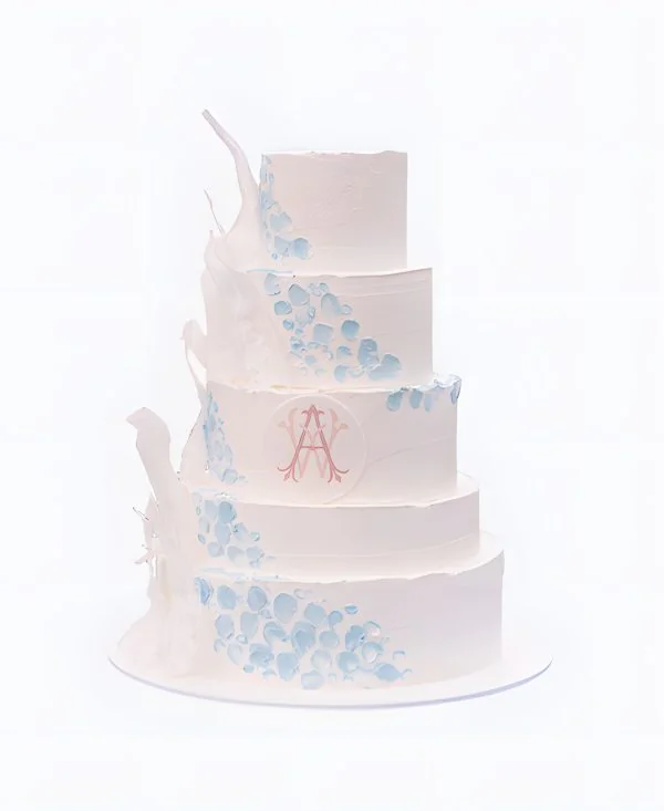Нежный трендовый торт с инициалами на свадьбу Нежный трендовый торт с инициалами на свадьбу Фото