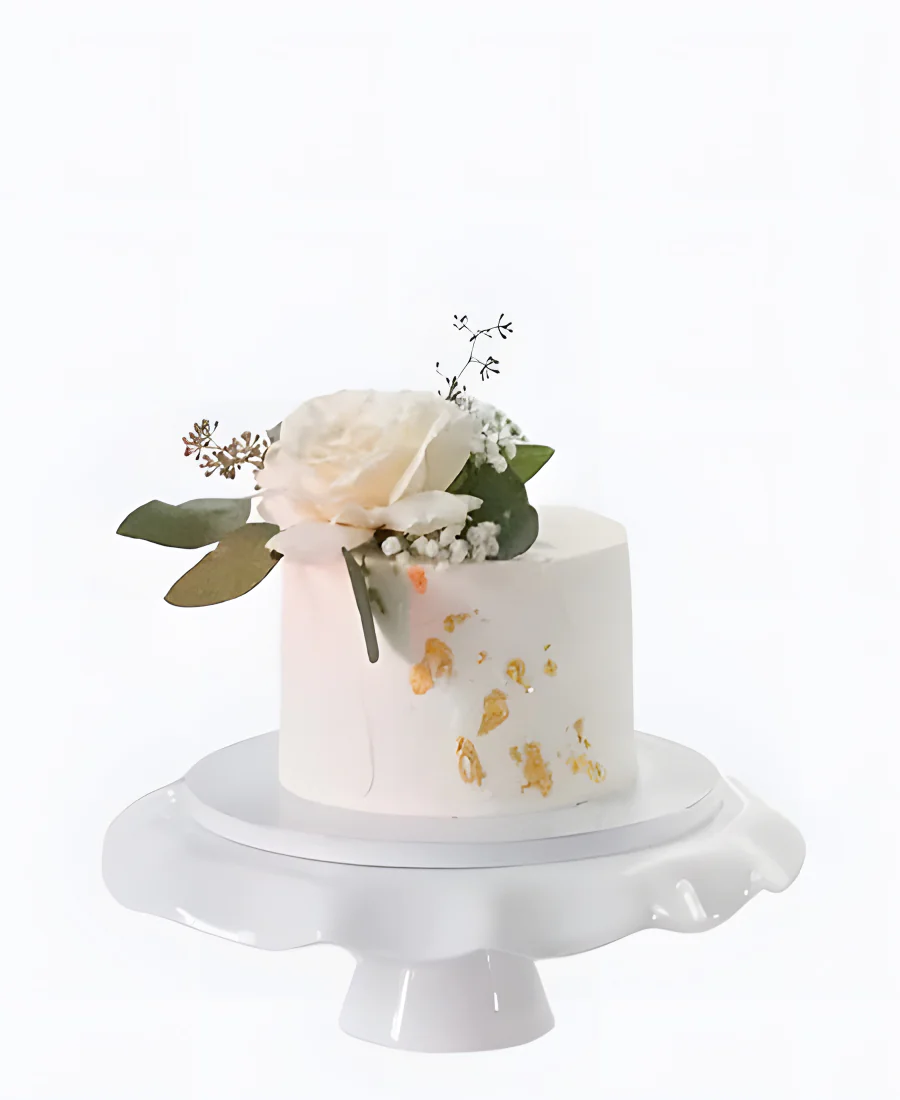 Одноярусный тредовый торт с цветами на свадьбу Одноярусный тредовый торт с цветами на свадьбу Фото