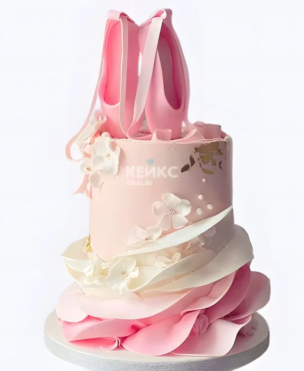 Прекрасный розовый торт с пуантами для девочки Прекрасный розовый торт с пуантами для девочки Фото
