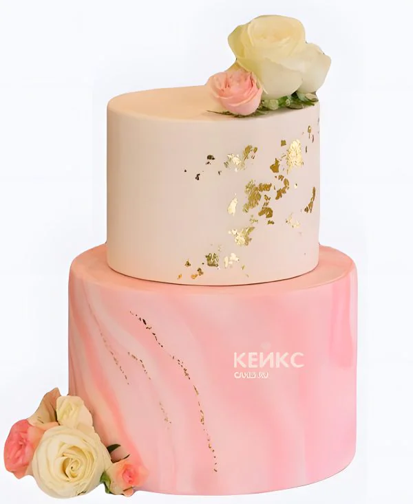 Розовый свадебный торт с бело-розовыми розами Фото