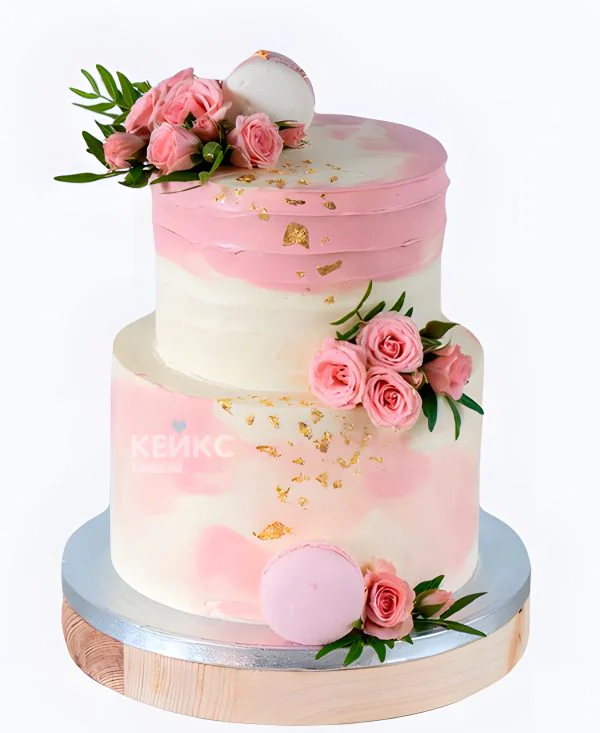 Розовый свадебный торт с макарунс и розами Розовый свадебный торт с макарунс и розами Фото